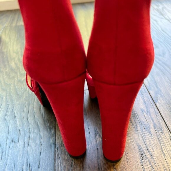 ILLUDE Darling Faux Suede Platform Heels Red Sz 6 NIB - Picture 4 of 9